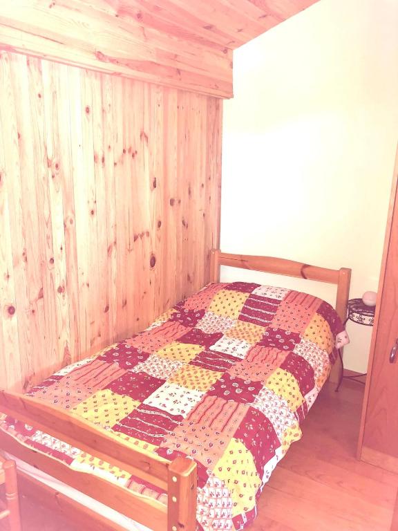 Un ou plusieurs lits dans un hébergement de l'établissement Superbe T3 esprit chalet avec vue panoramique