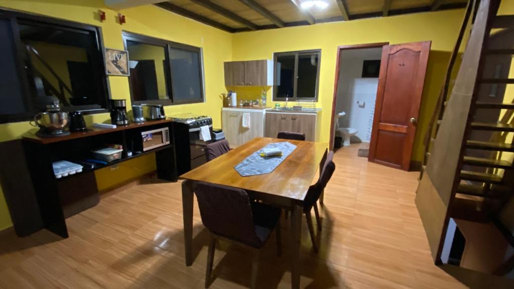 Una cocina o zona de cocina en La Casona entre el Bosque