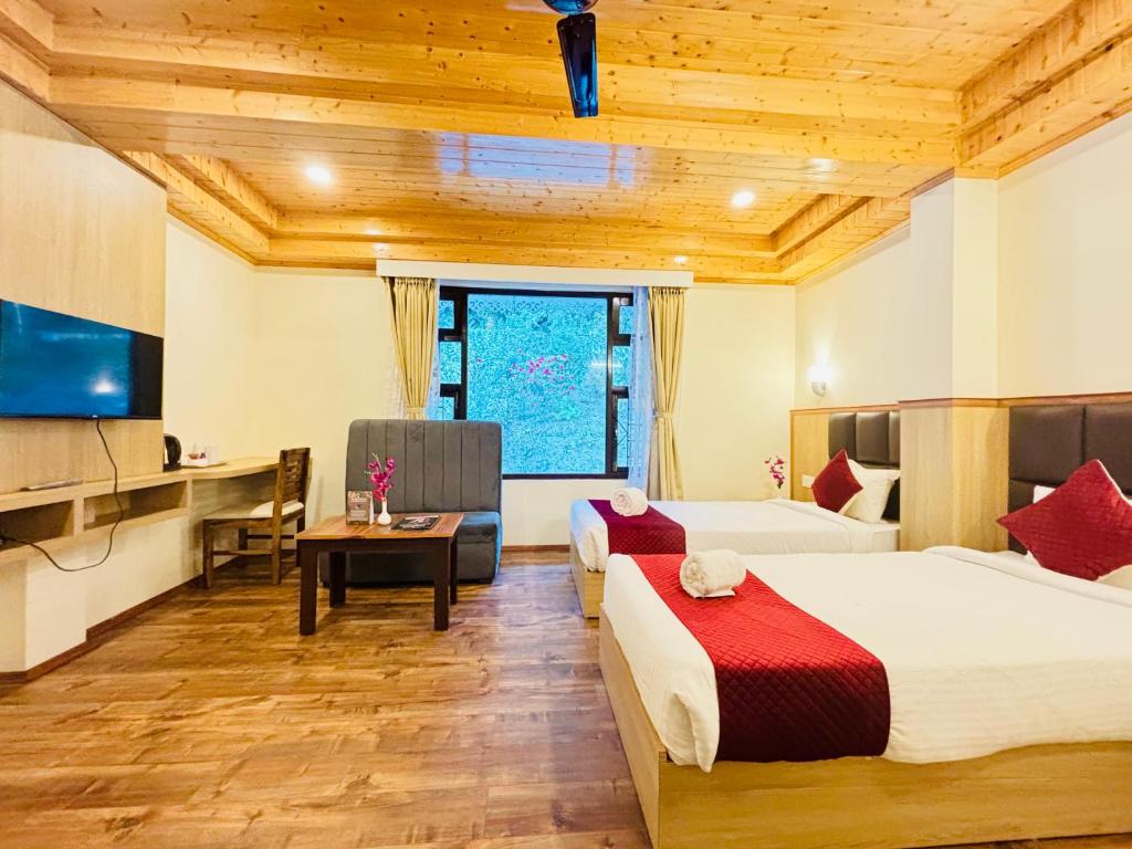 TV a/nebo společenská místnost v ubytování Kunden Fortune Resort Gangtok Near MG Marg