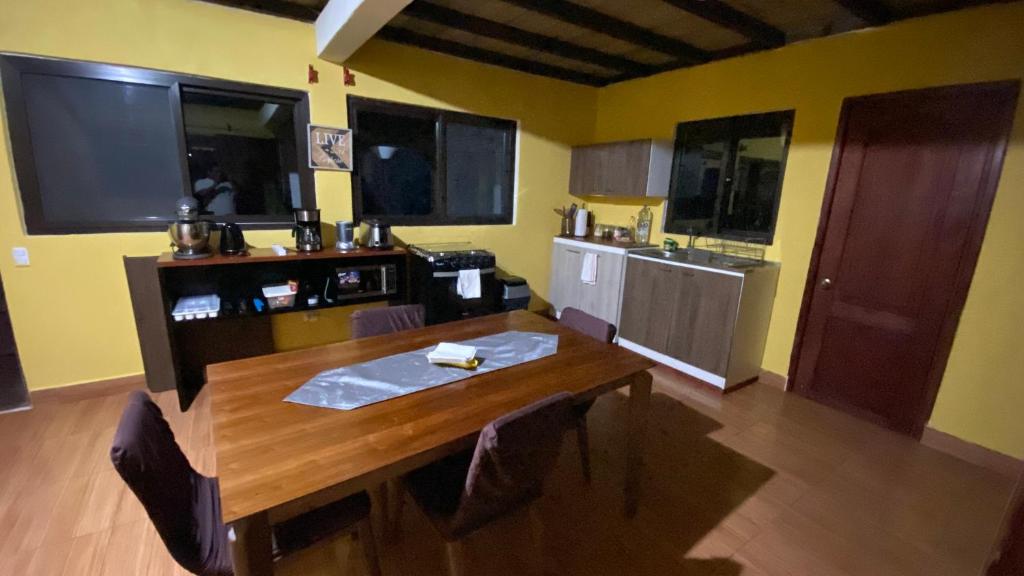 Una cocina o zona de cocina en La Casona entre el Bosque