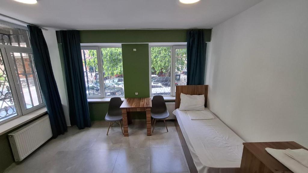 Postel nebo postele na pokoji v ubytování Best Hostel