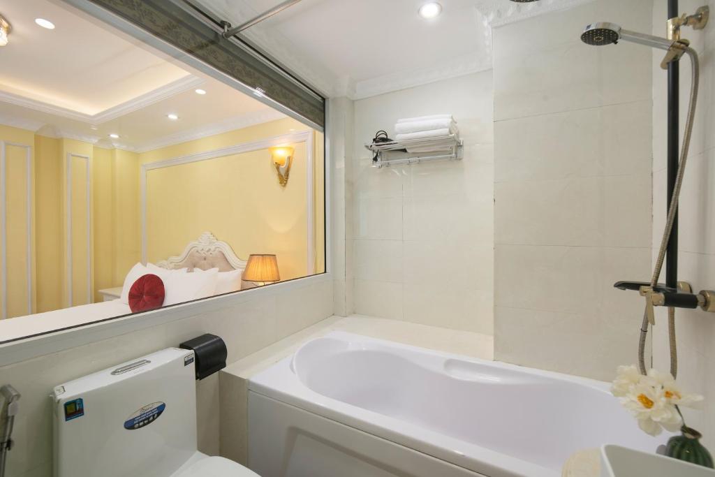 Koupelna v ubytování Hanoi Oldtown Boutique Hotel