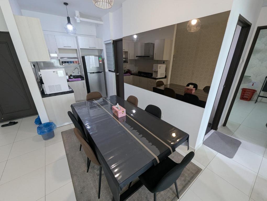 Kyra The Heights Residence Condo Ayer Keroh Melaka WiFi, Netflix & Pool - Twee Slaapkamers Appartement