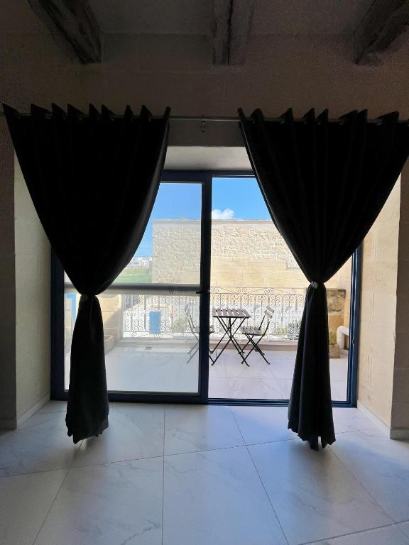 Fiftyfour West Boutique Living - 6