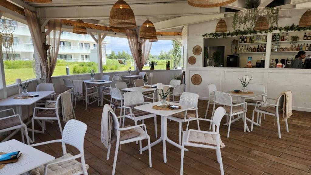 Reštaurácia alebo iné gastronomické zariadenie v ubytovaní Aqua Polanki B 209 Kołobrzeg