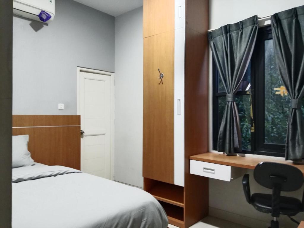 Postel nebo postele na pokoji v ubytování DENZ Premiere Salemba