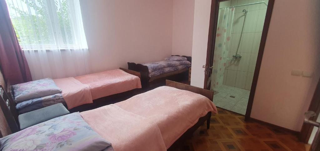 Postel nebo postele na pokoji v ubytování Moreni Guest House