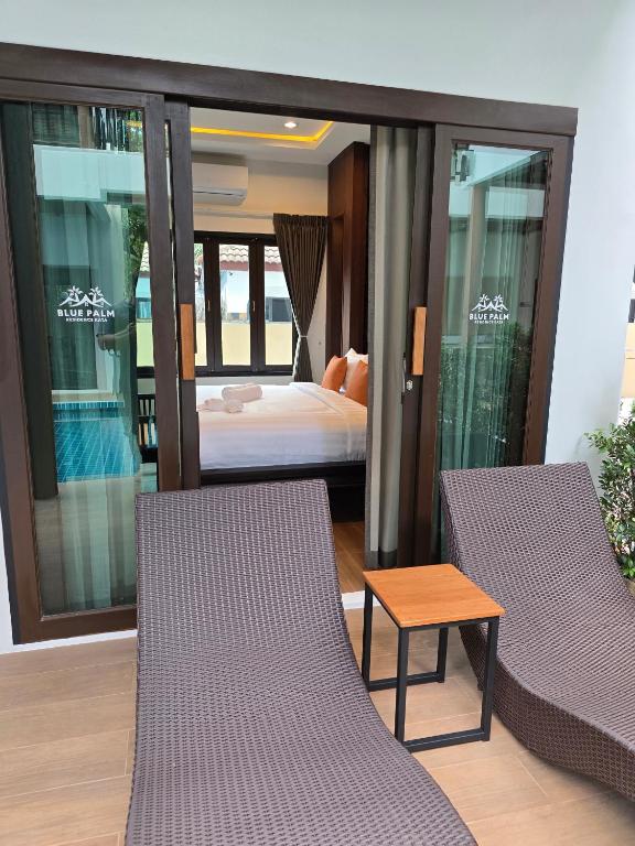 Postel nebo postele na pokoji v ubytování Blue Palm Residence Kata