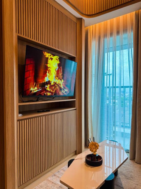 TV a/nebo společenská místnost v ubytování Apt Embarcadero 2BR with Netflix & Pool by Damaresa