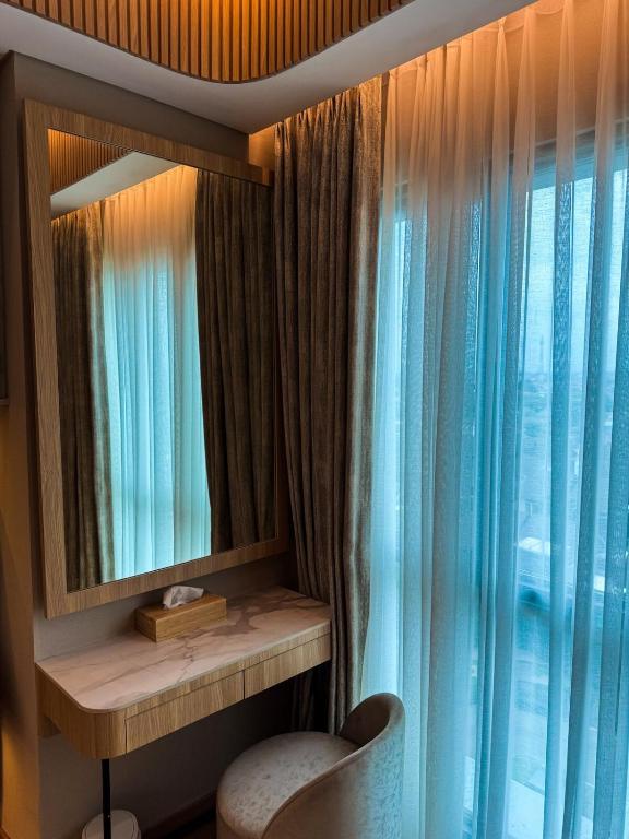 Fotografie z fotogalerie ubytování Apt Embarcadero 2BR with Netflix & Pool by Damaresa v destinaci Pondokpucung
