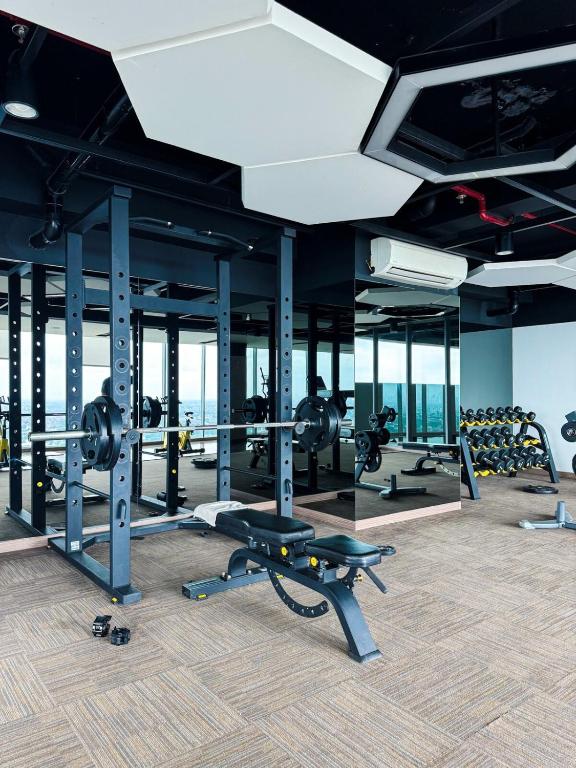 Fitness centrum a/nebo fitness zařízení v ubytování Apt Embarcadero 2BR with Netflix & Pool by Damaresa