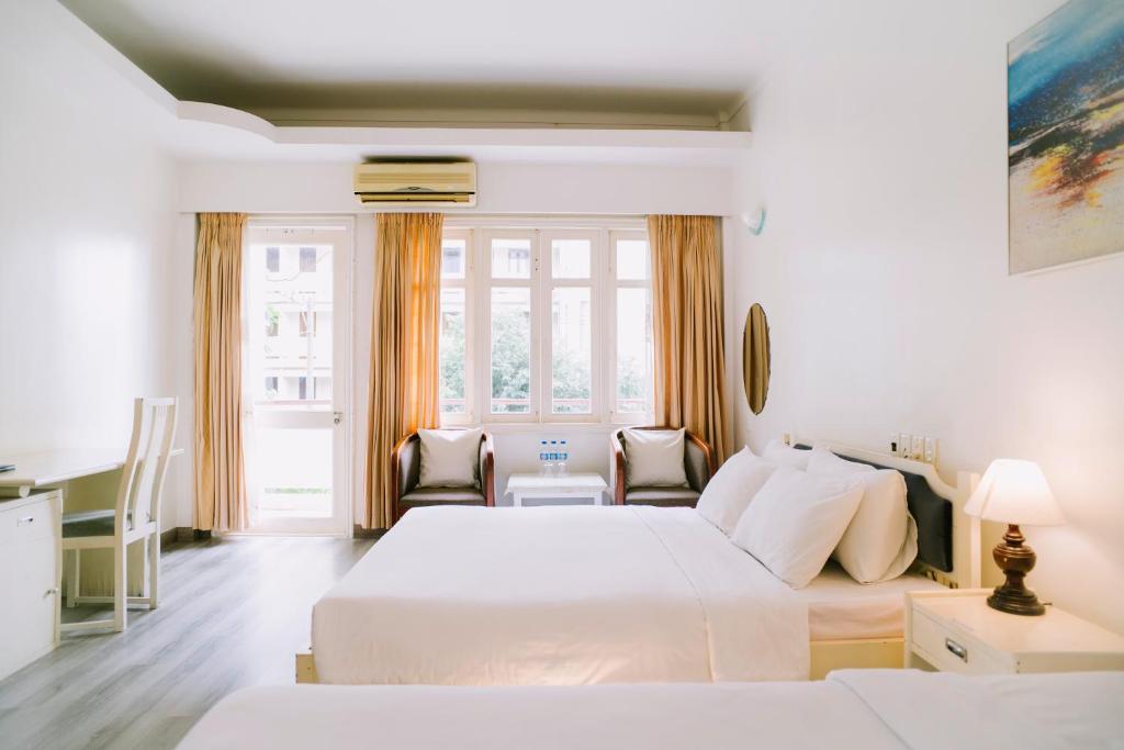 Mercury Hotel & Apartment - Triple Room With Balcony