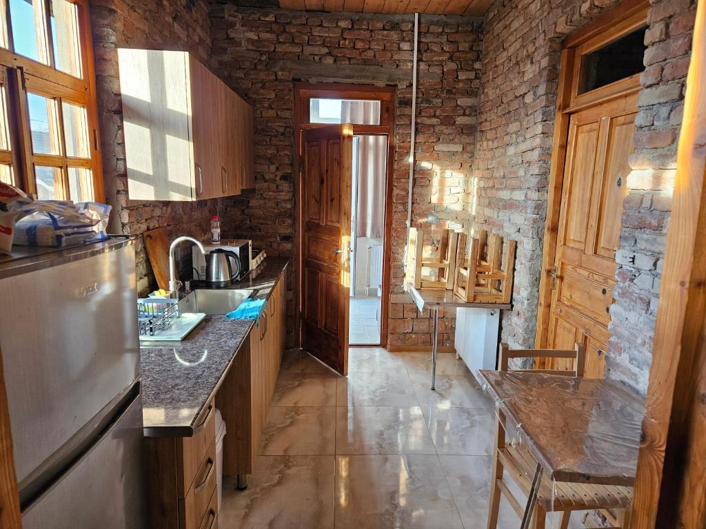 Kuchyň nebo kuchyňský kout v ubytování Tbilisi Royal View