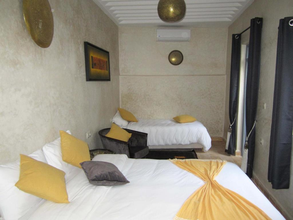 Postel nebo postele na pokoji v ubytování Riad La Porte de l'oasis