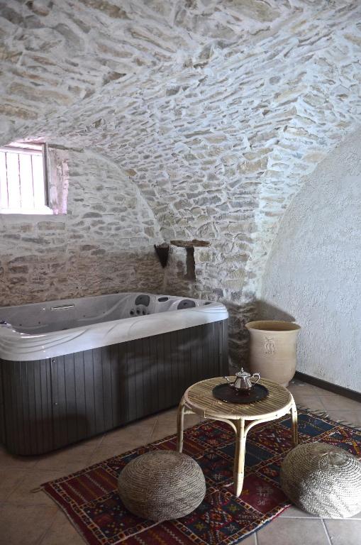 Fotografie z fotogalerie ubytování LOCUS AMOENUS v destinaci Lirac