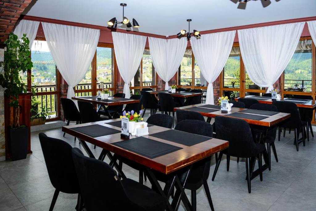 Restaurace v ubytování Севеней Готель