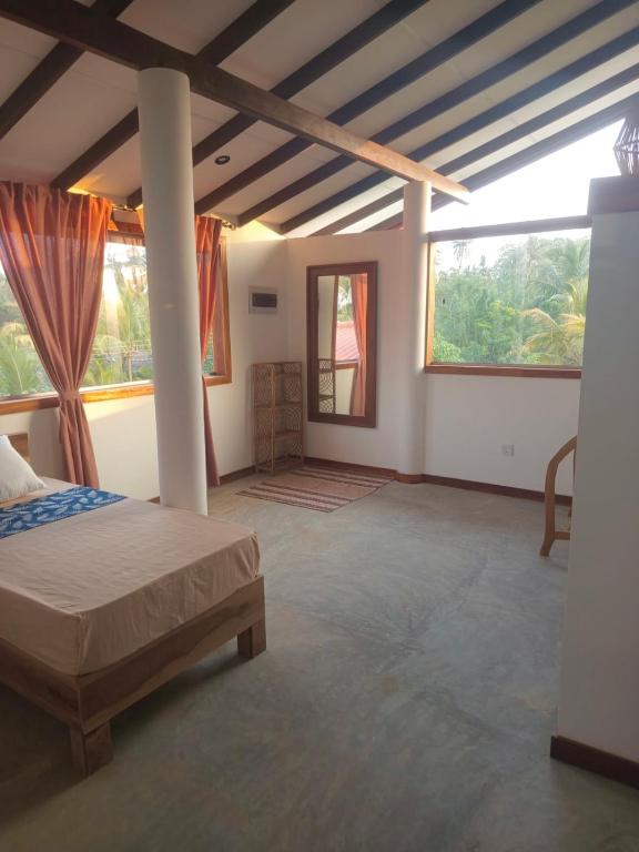 Postel nebo postele na pokoji v ubytování Sri Lanka Surf Villa Domus Graziella