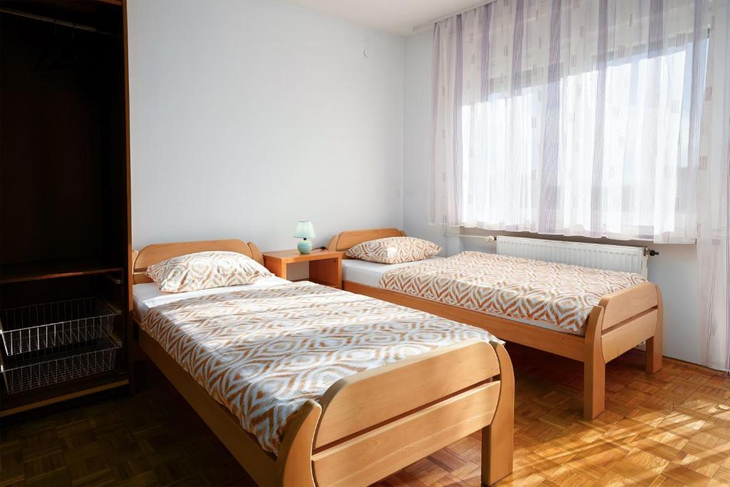 Voodi või voodid majutusasutuse Apartma Maka toas