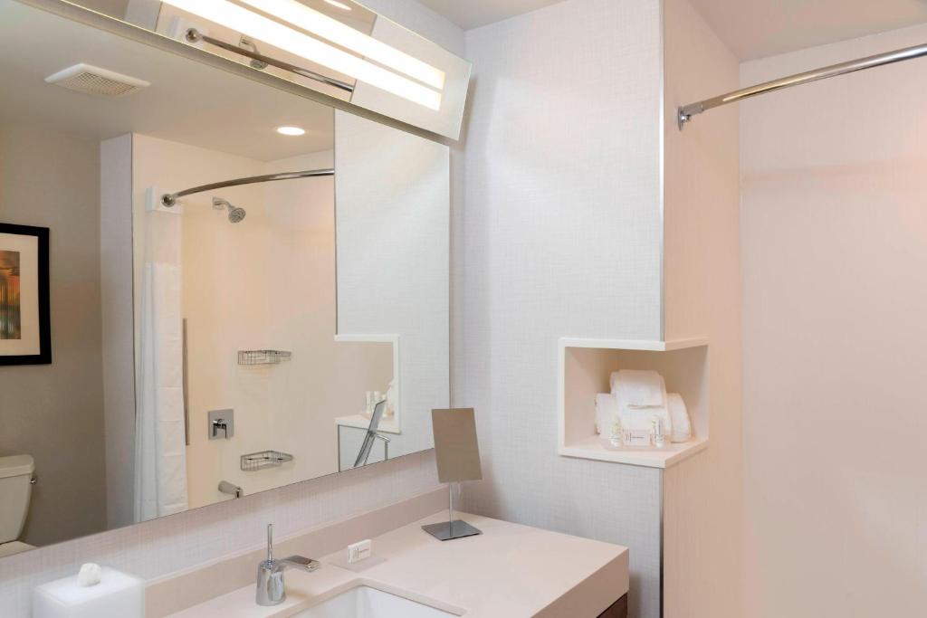 Courtyard by Marriott Cleveland Elyria photo