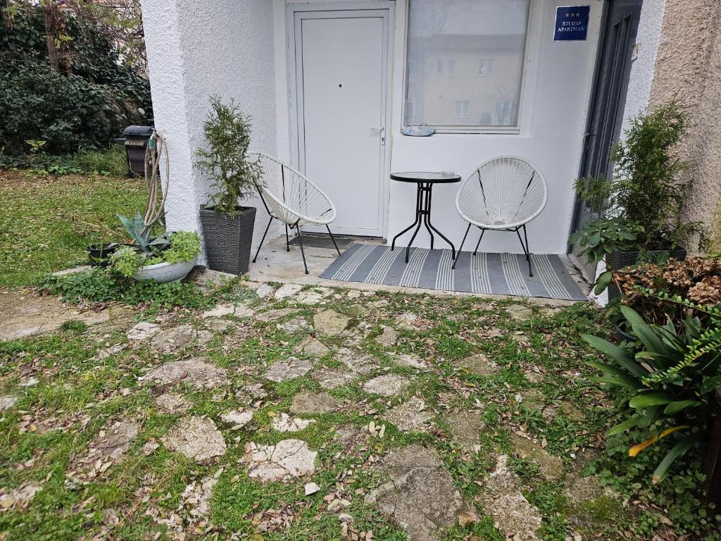 Vonkajšia záhrada v ubytovaní Apartment for two