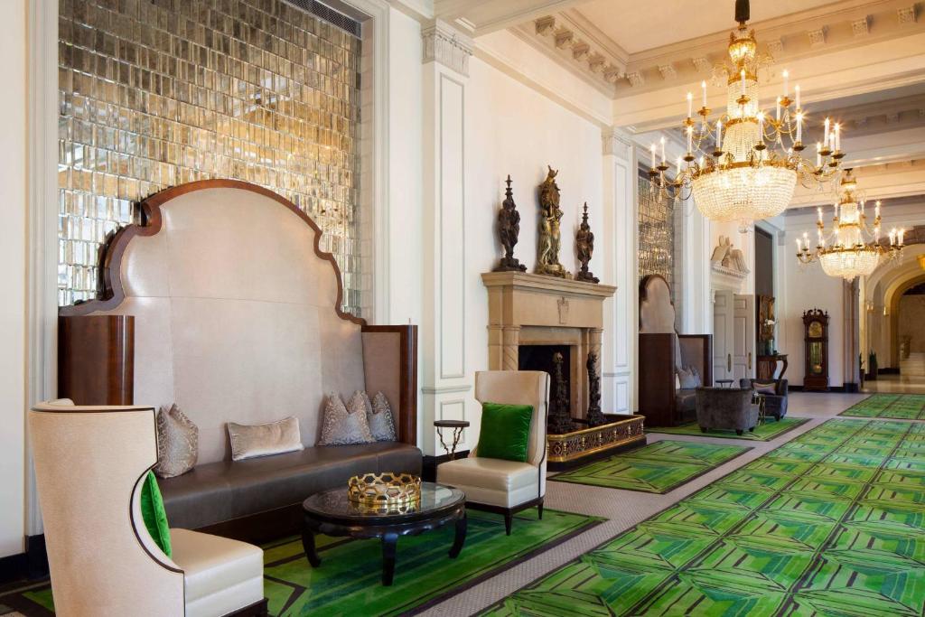 Posezení v ubytování The St. Anthony, a Luxury Collection Hotel, San Antonio