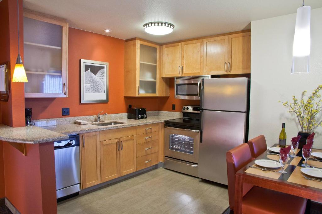 Kuchyň nebo kuchyňský kout v ubytování Residence Inn Eugene Springfield