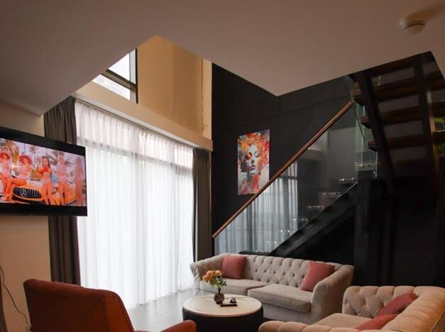 Χώρος καθιστικού στο Amman damac عبدلي Abdali Boulevared عمان Two Bedroom Duplex With View