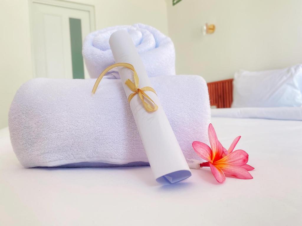 Postel nebo postele na pokoji v ubytování Starlight Cabin Kalianda