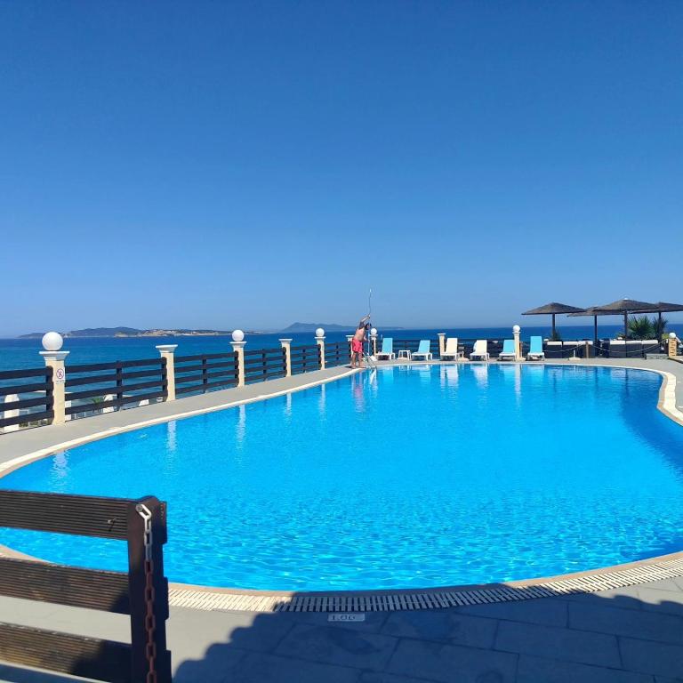 Bazén v ubytování Sun Sea View nebo v jeho okolí