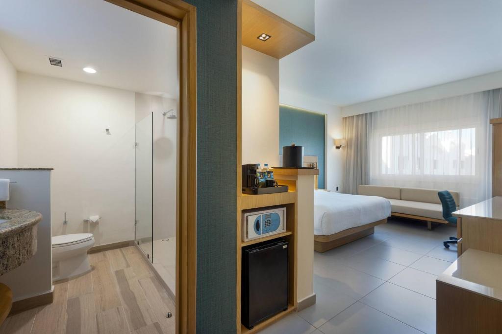 Postel nebo postele na pokoji v ubytování Courtyard by Marriott Cancun Airport
