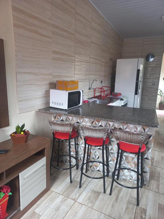 Nhà bếp/bếp nhỏ tại Casa charmosa Águas de Lindóia 2 km do centro