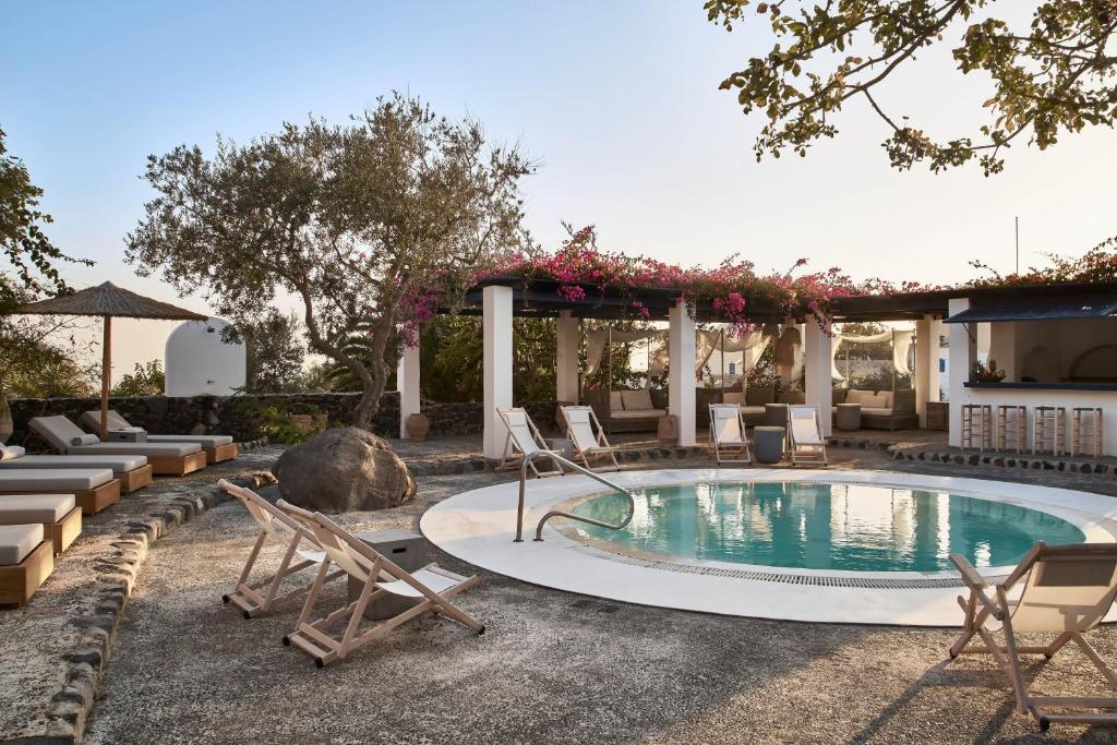 Bazén v ubytování Vedema, a Luxury Collection Resort, Santorini nebo v jeho okolí