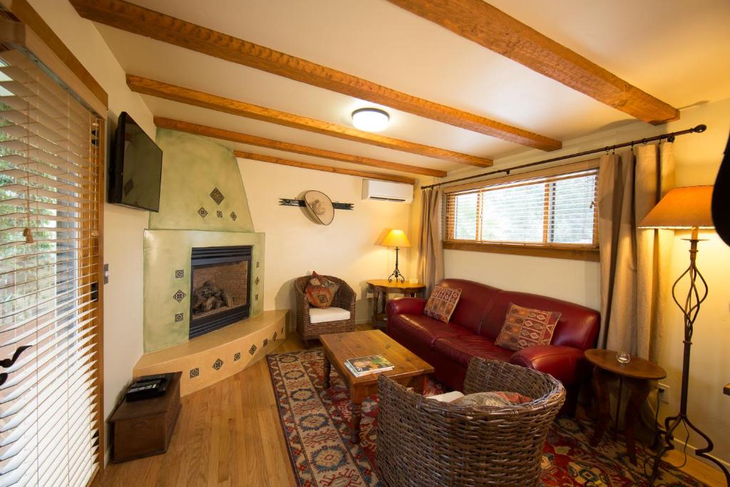 Blue Iguana Inn - 