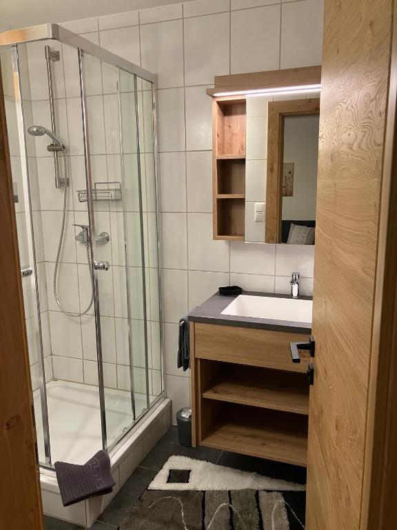A bathroom at Gästehaus Koch