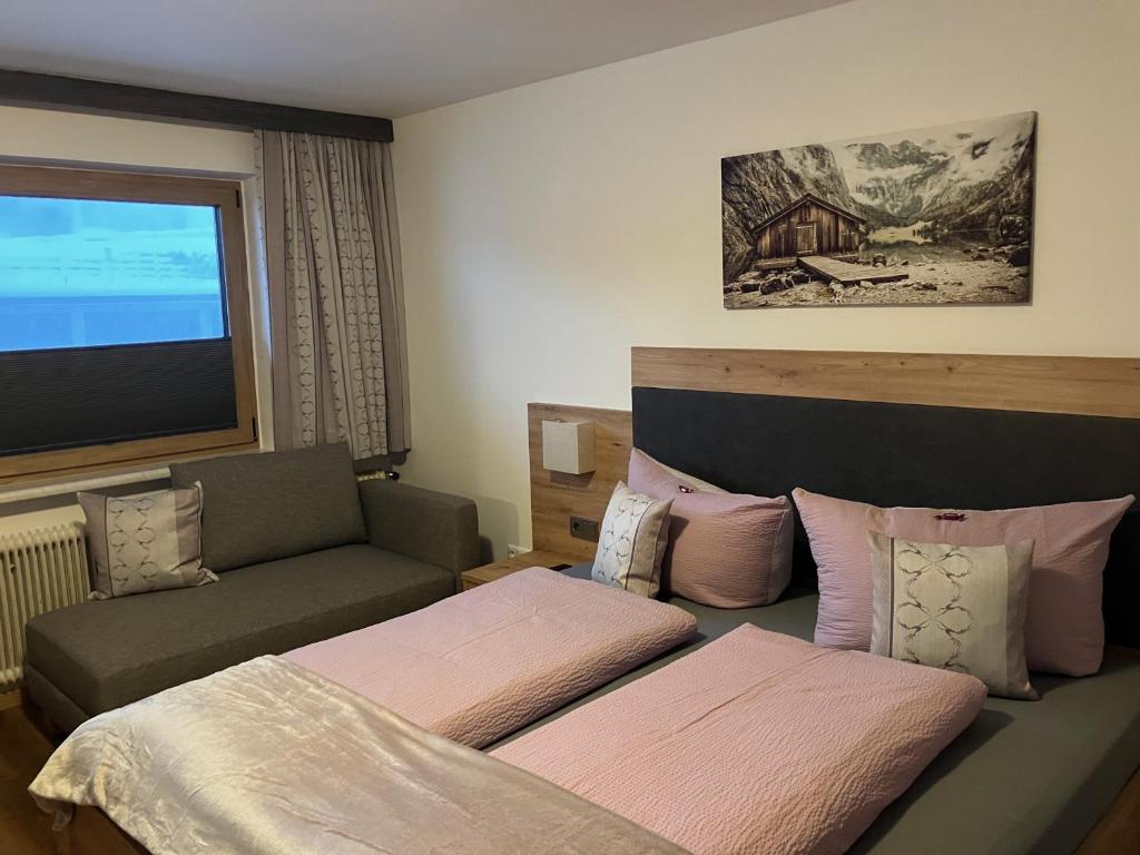 A bed or beds in a room at Gästehaus Koch