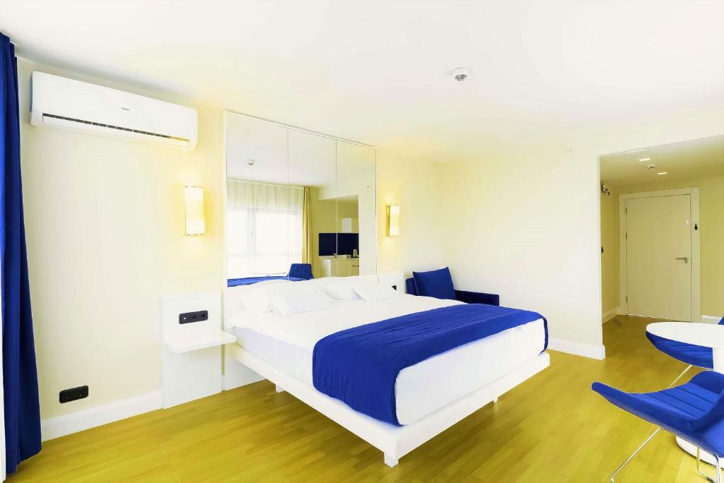 Postel nebo postele na pokoji v ubytování Batumi Sea Line Aparthotels