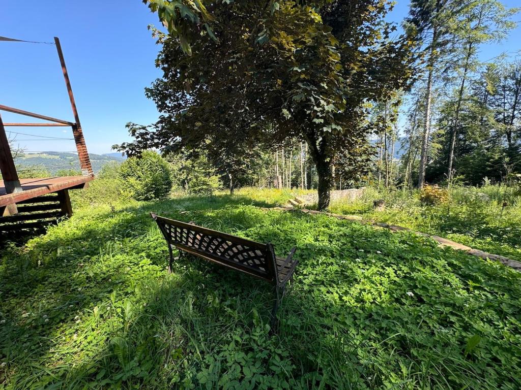 Aed väljaspool majutusasutust Chalet isolé avec jacuzzi et vue panoramique
