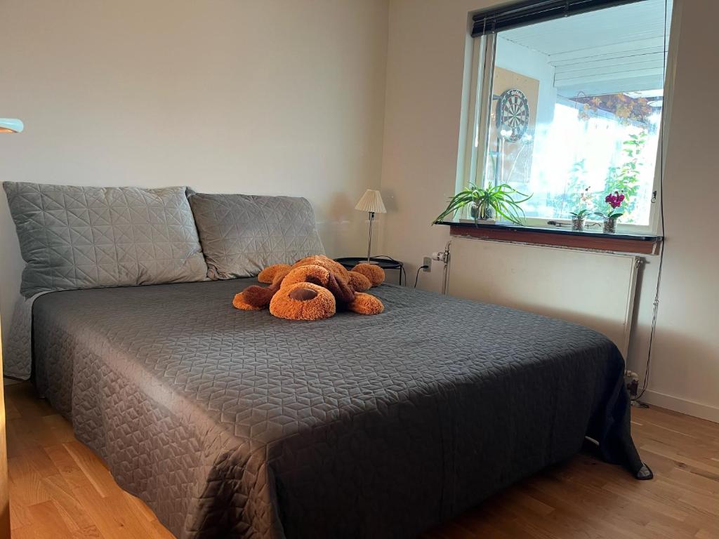Postel nebo postele na pokoji v ubytování Charmerende hus i idylliske Lynæs
