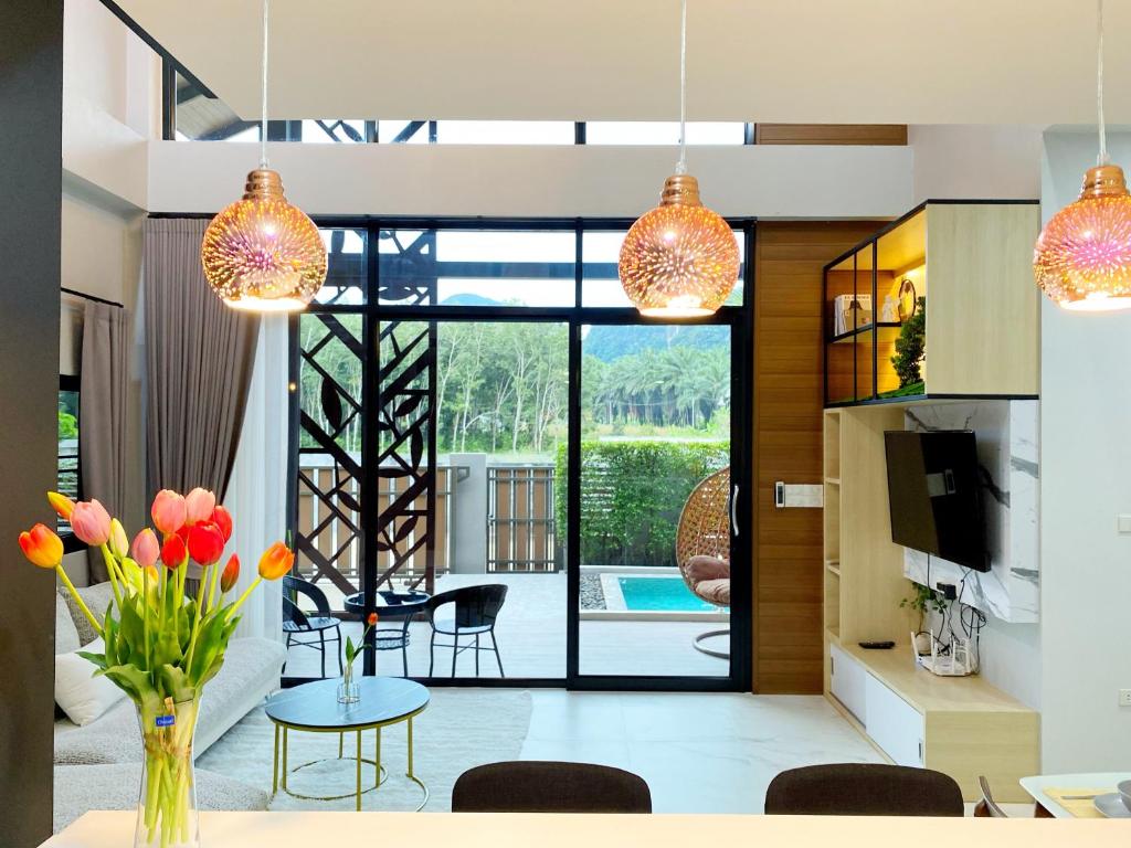Cucina o angolo cottura di Ploy Mountain View Pool Villa