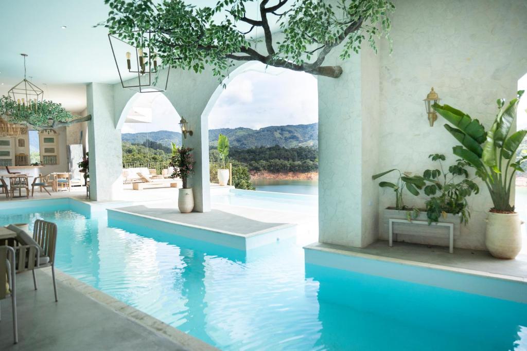 Bazén v ubytování MYLOS Hotel Boutique nebo v jeho okolí