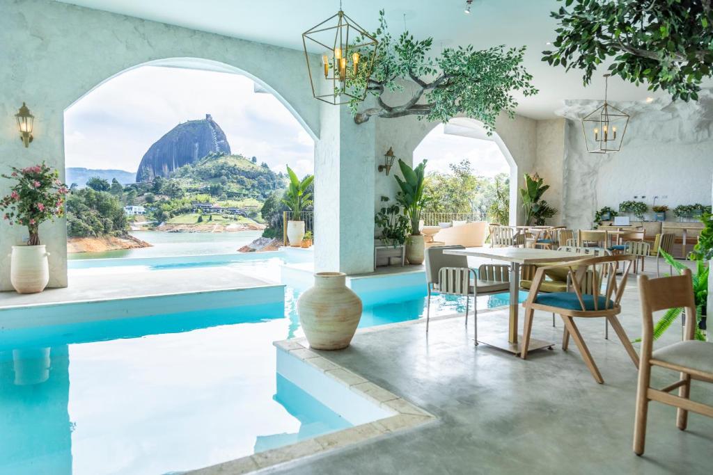 Bazén v ubytování MYLOS Hotel Boutique nebo v jeho okolí