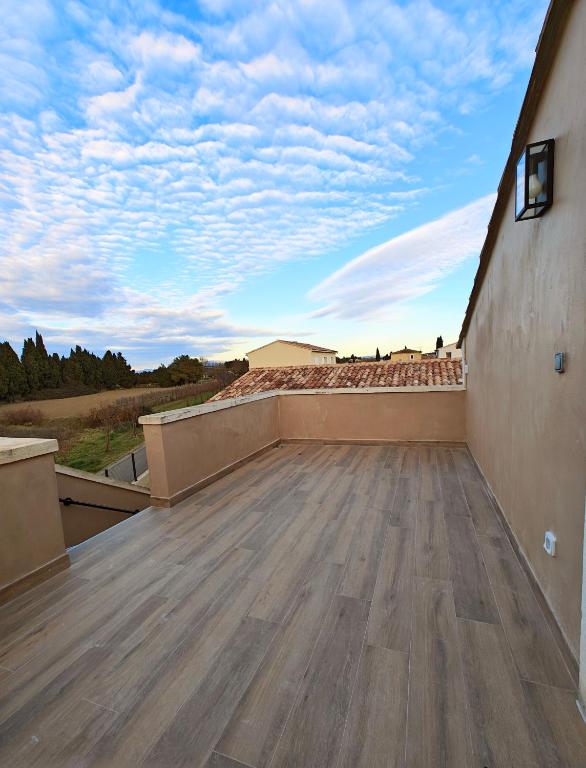 - une vue depuis le toit dans l'établissement Appartement au coeur des Alpilles, à Mas blanc des Alpilles