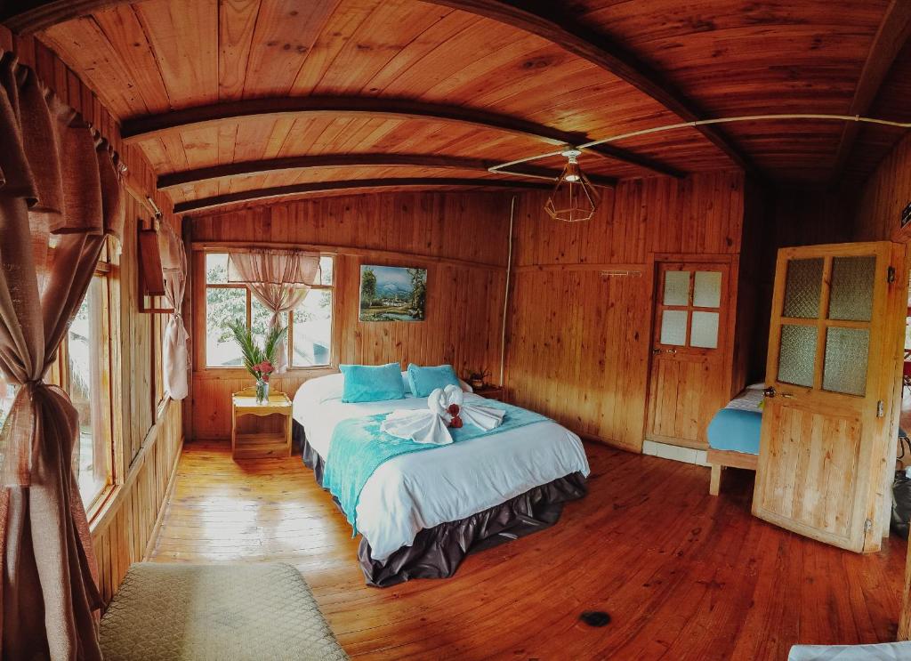 Mindo GlamBird Glamping & Lodge