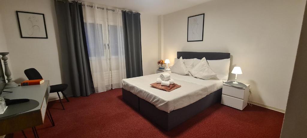 Postel nebo postele na pokoji v ubytování Hotel Garni