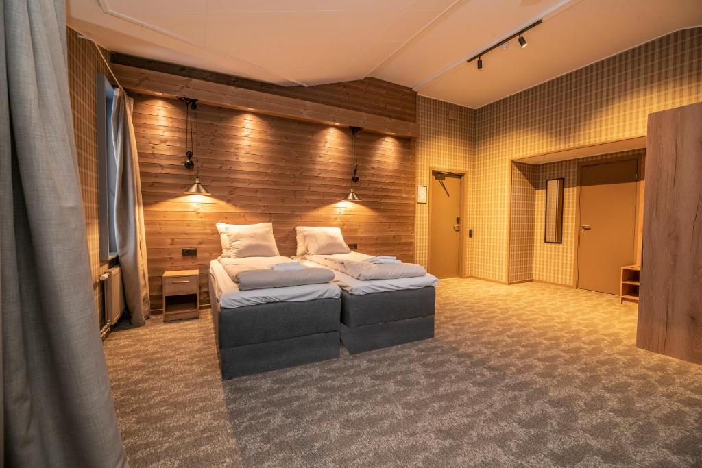 Postel nebo postele na pokoji v ubytování Matarengi Lodge