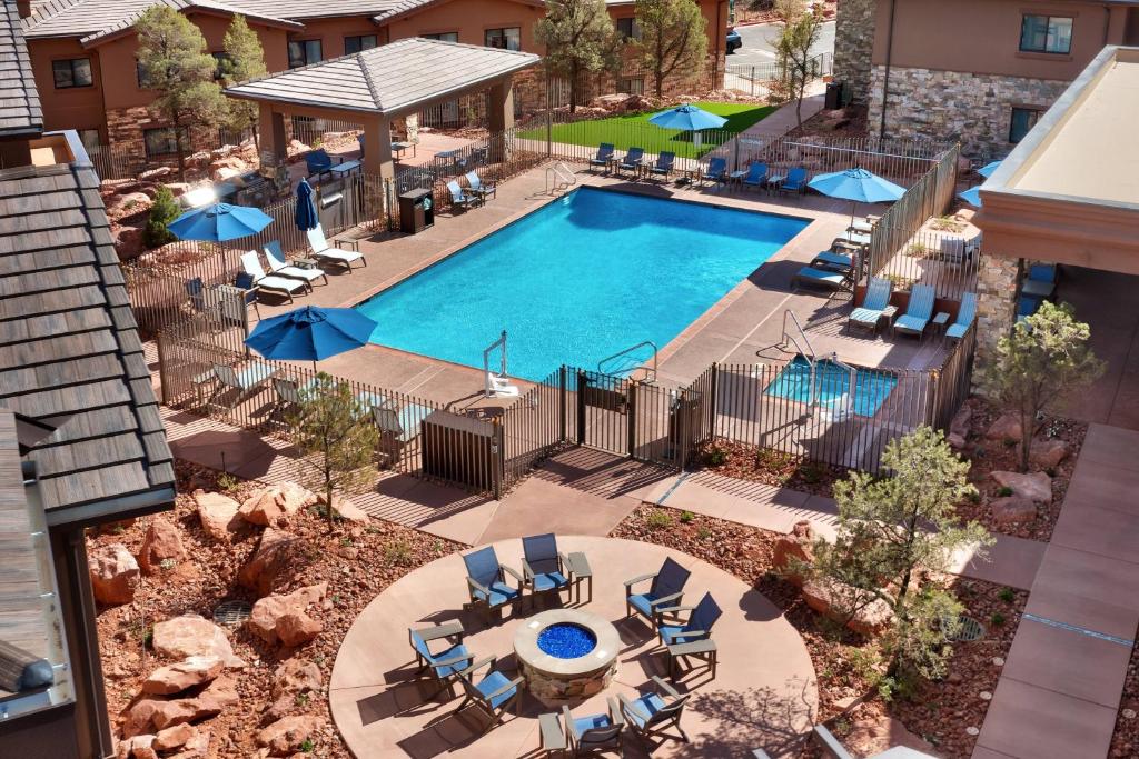 Bazén v ubytování Residence Inn by Marriott Sedona nebo v jeho okolí
