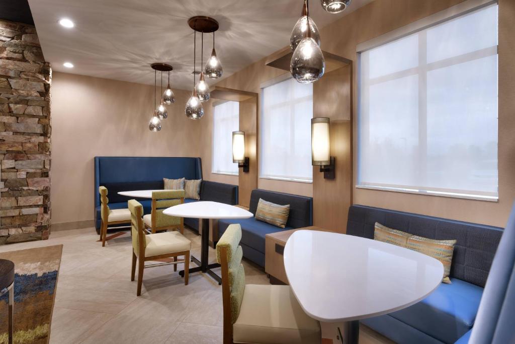 Posezení v ubytování Residence Inn by Marriott Sedona