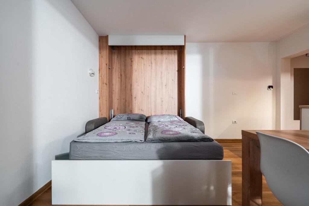Postel nebo postele na pokoji v ubytování Apartmaji ENIA Rateče-Planica, Kranjska Gora