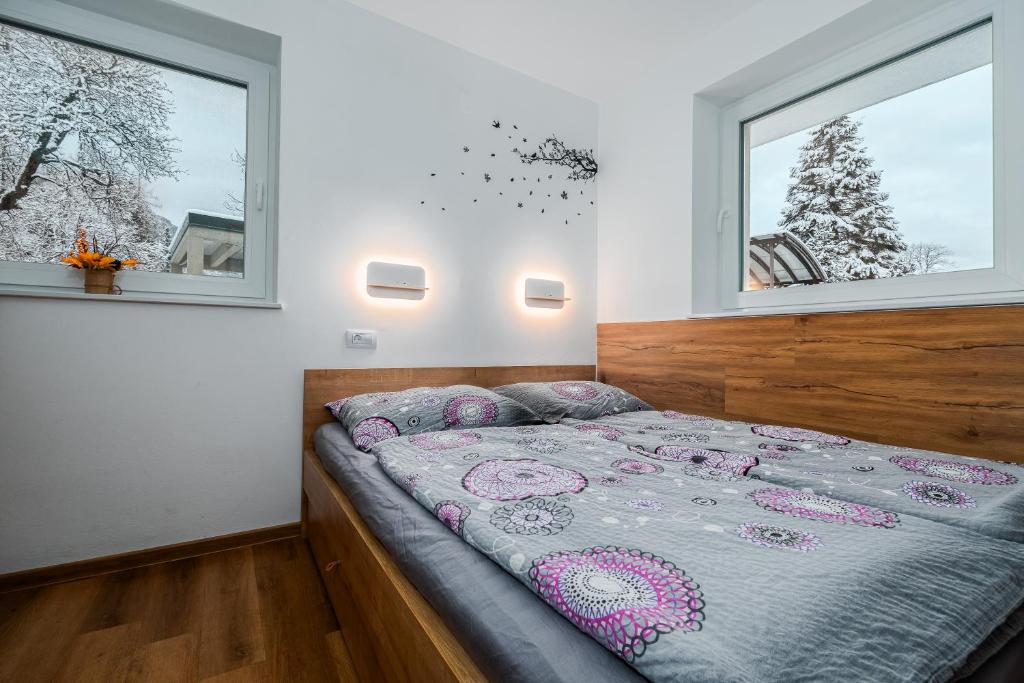 Postel nebo postele na pokoji v ubytování Apartmaji ENIA Rateče-Planica, Kranjska Gora