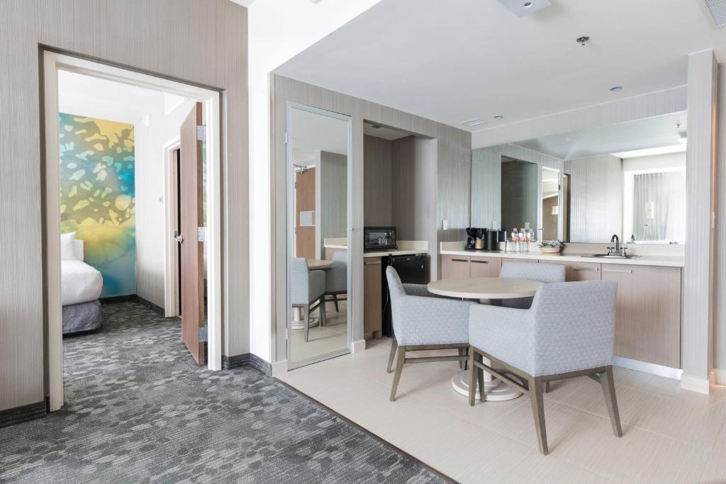 Posezení v ubytování Courtyard by Marriott Chihuahua